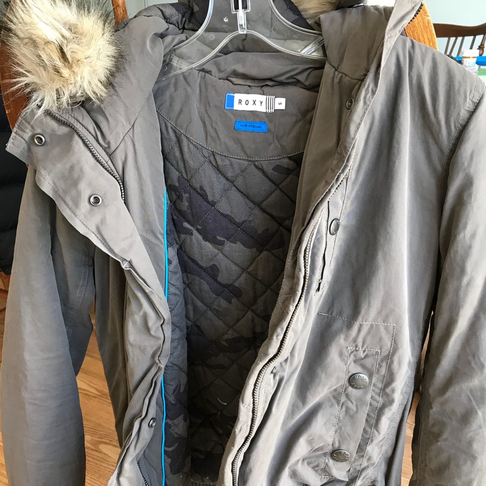 Roxy jacket w fur hood